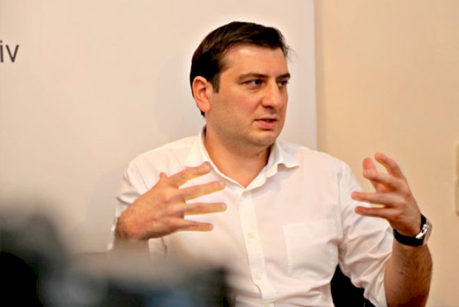    Azər Qasımlının ölkədən çıxışına qoyulan qadağa götürüldü   