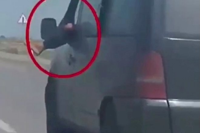   Ayağını pəncərədən çıxaran sürücü həbs edildi   