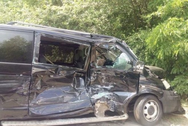    Zelenskinin korteji uşaqla dolu avtobusa çırpıldı -   Video