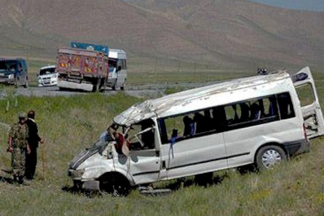    Azərbaycanda turistləri aparan avtobus qəzaya düşdü   