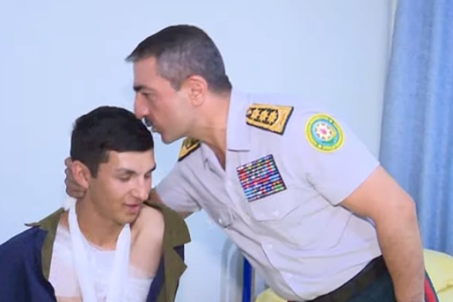   Elçin Quliyev ermənilərin vurduğu əsgərlə görüşdü –   Video
