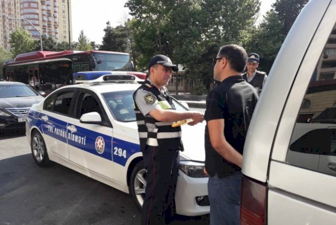    Deputatla yol polisi arasında qarşıdurma: “Nazirə görə məni saxladı...”   