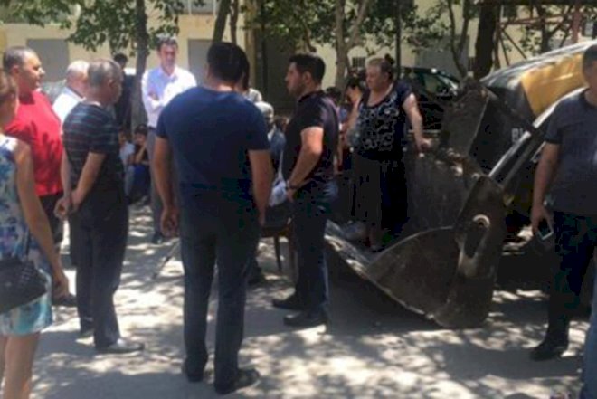    Nərimanovda sakinlərin qarajları sökülür –   Fotolar