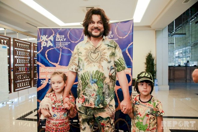    Filip Kirkorov uşaqları ilə birgə Bakıya gəldi - Fotolar   