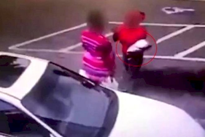    Ana həmcinsi ilə dalaşdı, qucağındakı körpə ayaq altında qalıb öldü - Foto   