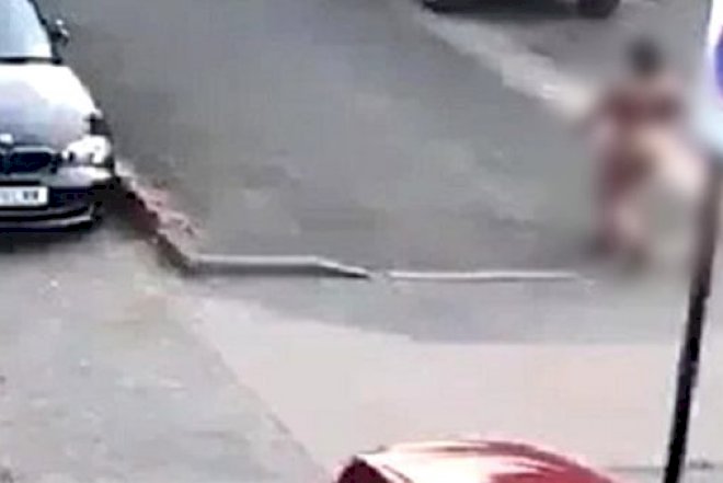    İstiyə dözməyən qadın lüt halda  küçəyə çıxdı - Foto   