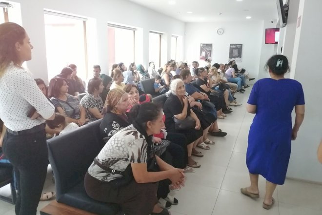    Bura bankdır, yoxsa vağzal? –   Kapital Bankın filialından fotofakt