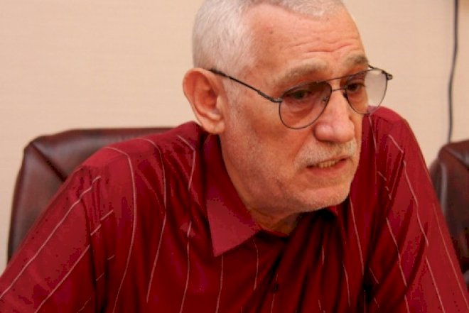    “Müdirinə de bir az şərəfi olsun…” –   Şeyx Əbdüldən qalmaqal 