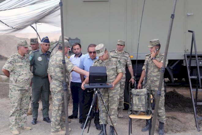    Zakir Həsənov itkin pilotun ailəsi ilə görüşdü - Foto   