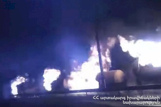    Ermənistanda benzinlə dolu 17 vaqon yanır - Video   
