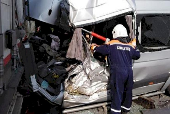    13 azərbaycanlı mikroavtobusla qəzaya düşdü –   Ölənlər var