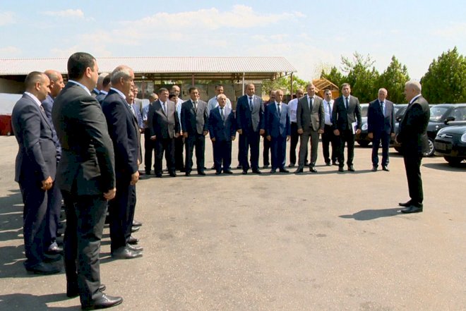    Vasif Talıbov onlara maşın verdi   