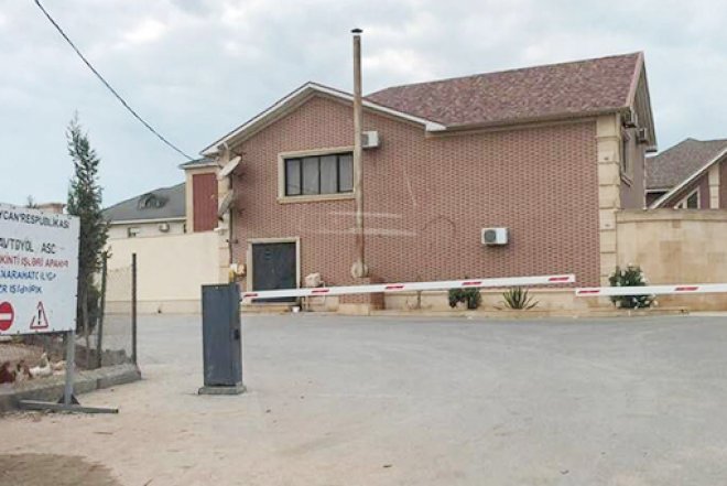    Azərbaycanda məmur özbaşınalığı: məhəllənin yoluna şlaqbaum qoydu –   Fotolar