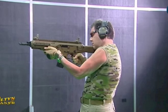    Prezidentin görüntüsü yayıldı: əlində silah, atın belində -   Video