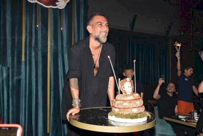    Məşhur stilistə ilanlı tort sürprizi   