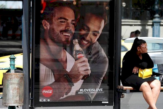    Homoseksuallar “Coca-Cola”nın reklamına çəkildi   