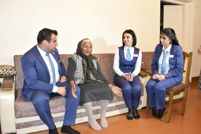    İlk dəfə şəxsiyyət vəsiqəsi aldı: 99 yaşında   