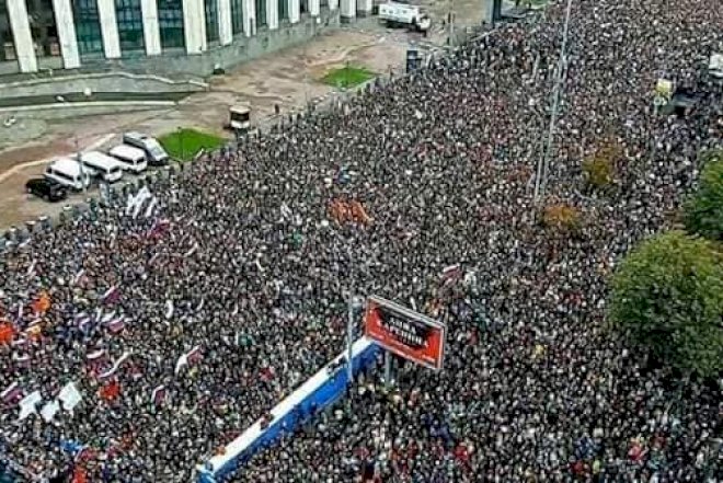    Moskvada böyük mitinq –   Fotolar