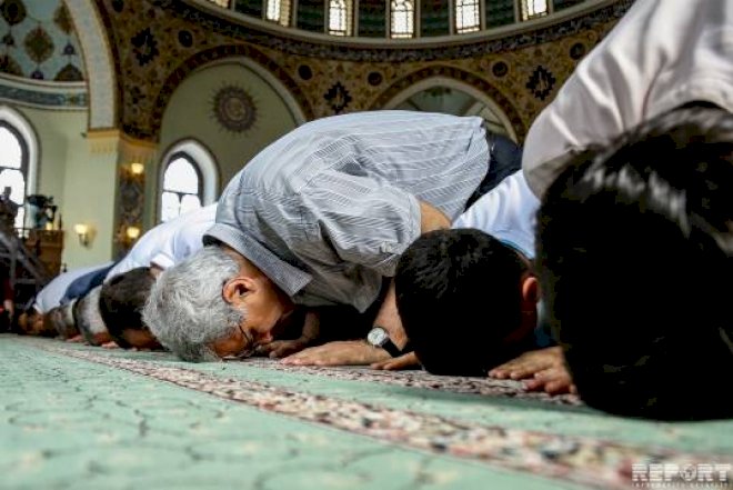    Bayram namazı qılındı   