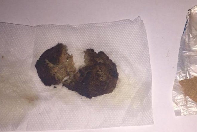    Ərinə narkotik aparan qadın saxlanıldı – Püstənin içərisində   