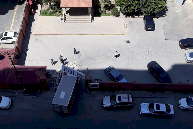    Yük maşını polis şöbəsinin darvazasına çırpıldı - Bakıda   