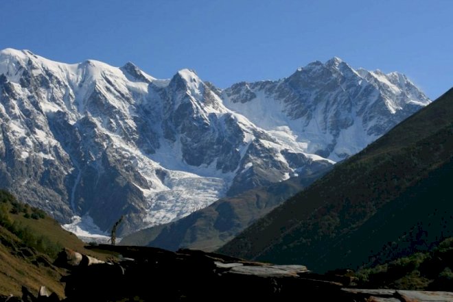    Üç alpinist itkin düşüb   