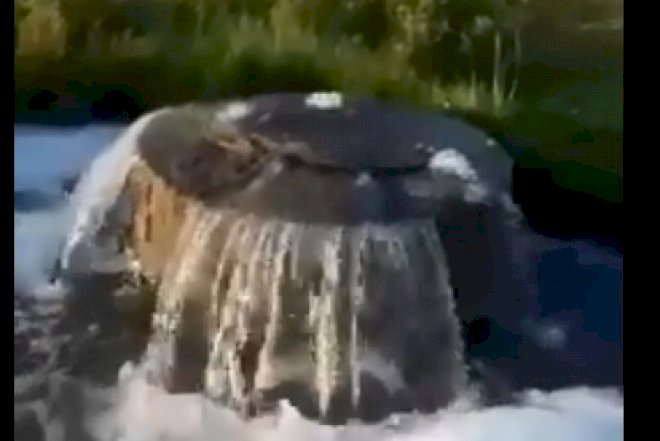    Kanalizasiya borusu partladı, qəsəbəni üfunət bürüdü –   Video