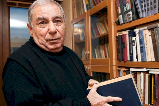    “Hakimiyyəti Heydər Əliyevə yalvarıb verdilər” –   Əkrəm Əylisli