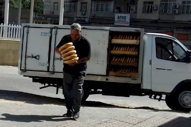    Paytaxtda çörəklər belə daşınır - Ürəkbulandıran fotolar   