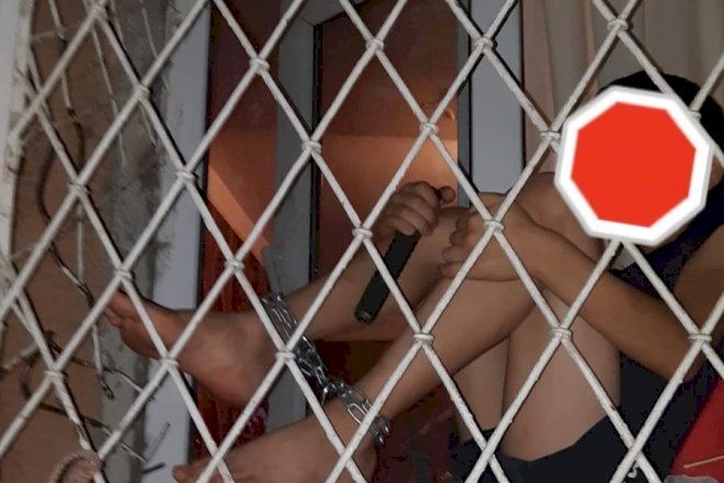    Bakıda azyaşlı işgəncəyə məruz qalır: ayaqları zəncirlənmiş halda...   - Şok foto