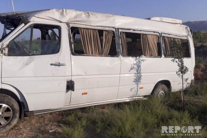    Hacıqabulda mikroavtobus qəzası: çoxlu yaralı var   