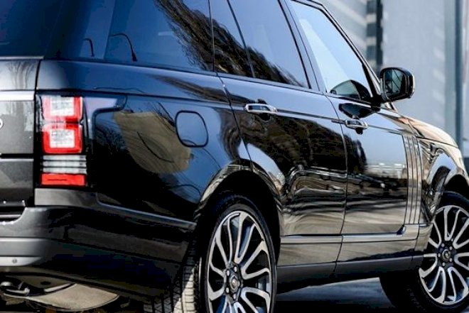    Bakıda “Range Rover”in parka girdiyi an - Video   