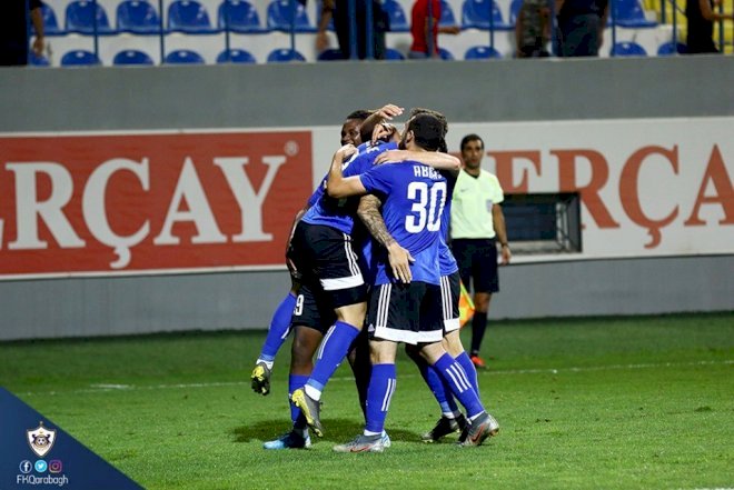    Ardıcıl 10-cu qələbə, 30 qol    