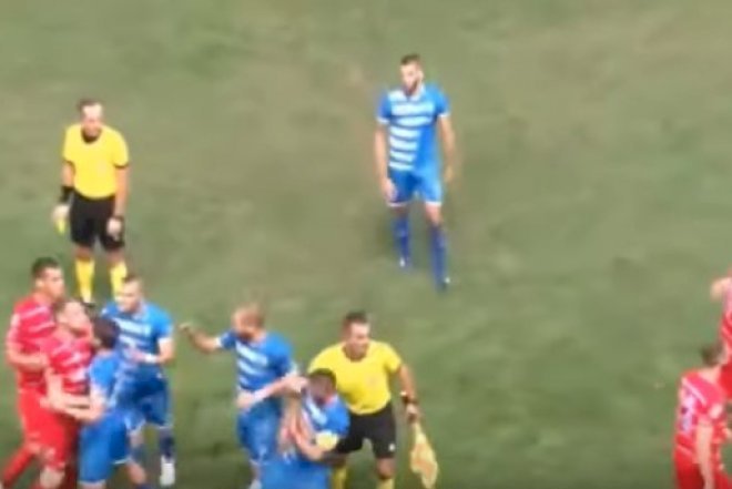    Serbiyada futbol matçında kütləvi dava   - VİDEO