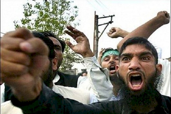    Sosial şəbəkələrdə din təhlükəsi: onları kim “yem”ləyir?    