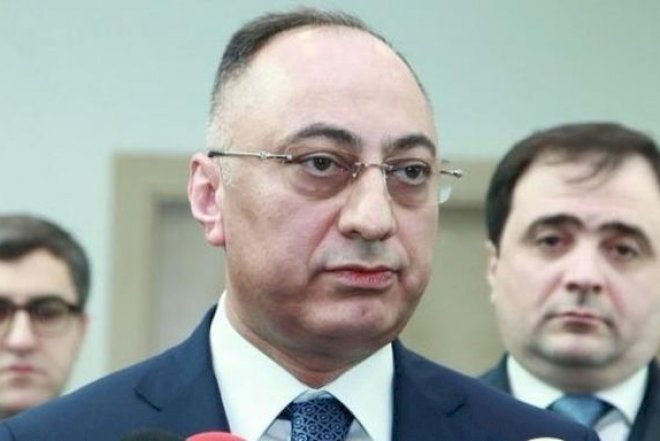    “Qoyun quyruğu yeyin” –   Qoşqar Təhməzli