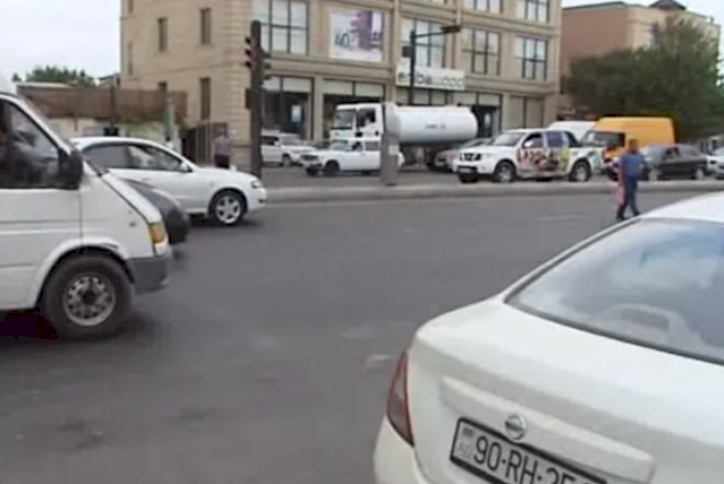    İşıqfor var, keçid yoxdur: piyadaların həyatı təhlükədə - Video   