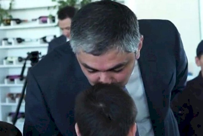    Nazirdən Aprel şəhidinin oğluna hədiyyə   - Foto