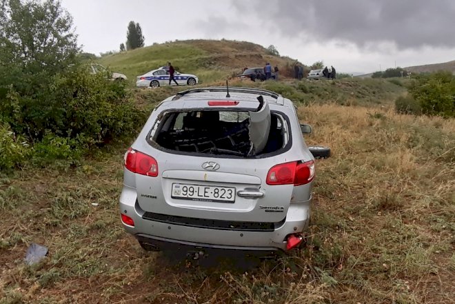    Göyçayda maşın dərəyə yuvarlandı, xəsarət alanlar var   -Foto