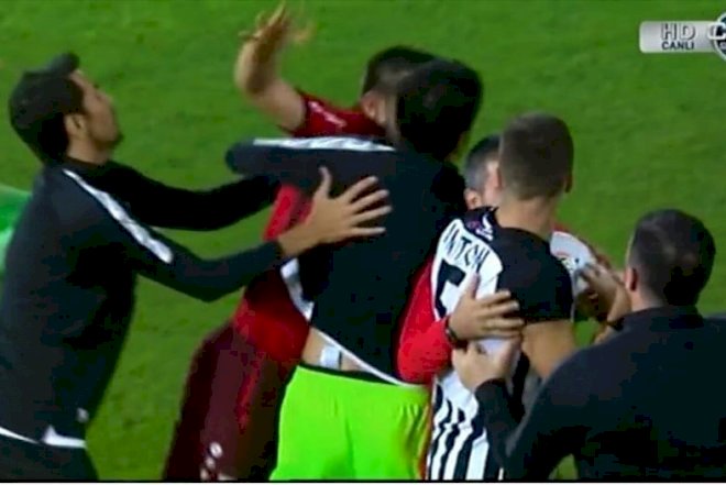    “Neftçi“ “Sumqayıt“a qalib gəldi, meydanda dava düşdü   - Video