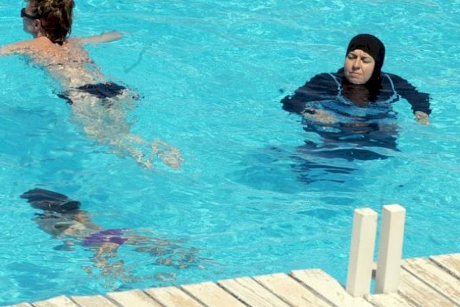    Müsəlman qadınlar hovuzda aksiya keçirdilər   