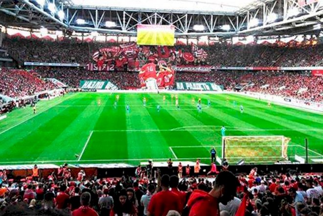    Azarkeşlər bir-birinə qarşı gözyaşardıcı qazdan istifadə etdi – Metroda dava    
