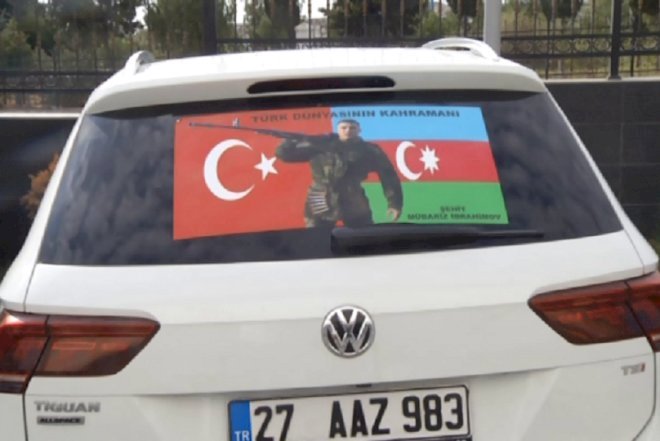    Mübariz İbrahimovun şəkli ilə sərhəddi vizasız ilk o keçdi -   Video