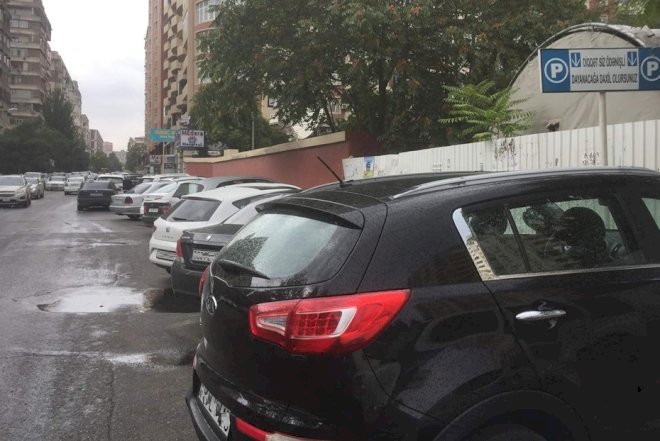    Bakıda sakinlərin yolunu bağlayan kimlərdir? – Şikayət - Foto   