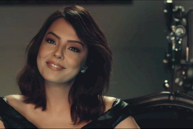    Ebru Gündeş Azərbaycan mahnısı oxudu - Video   