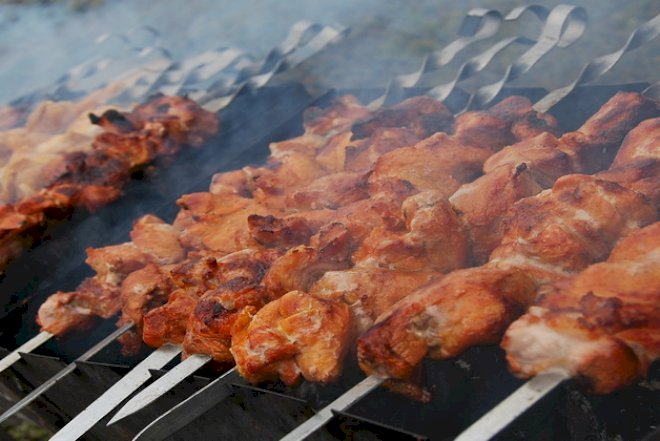    Qonşusunu kabab çəkdiyinə görə məhkəməyə verdi   