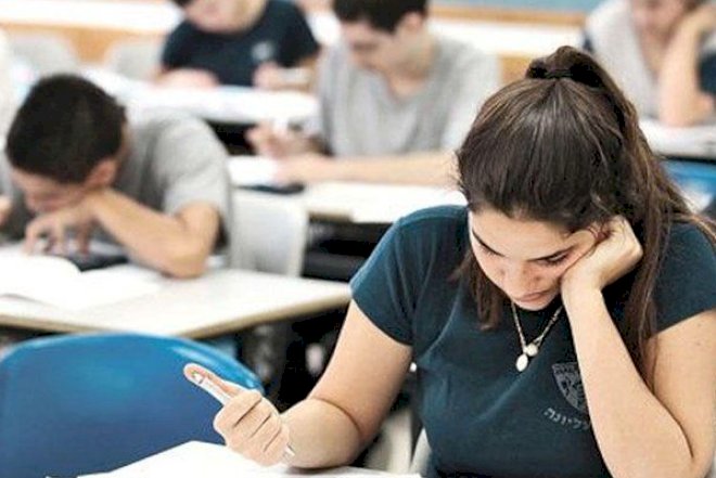    1100-dən çox tələbə öz ixtisasını və məktəbini dəyişdi   