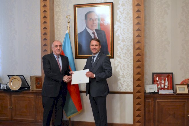    Elmar Məmmədyarov Litvanın yeni səfirini qəbul edib   