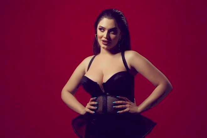    Mina ilk dəfə ayrıldığı sevgilisindən danışdı:   “Xəyanət…” - Video