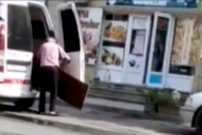    Bakıda şok: təcili yardım maşınında görün nə daşındı   - Video